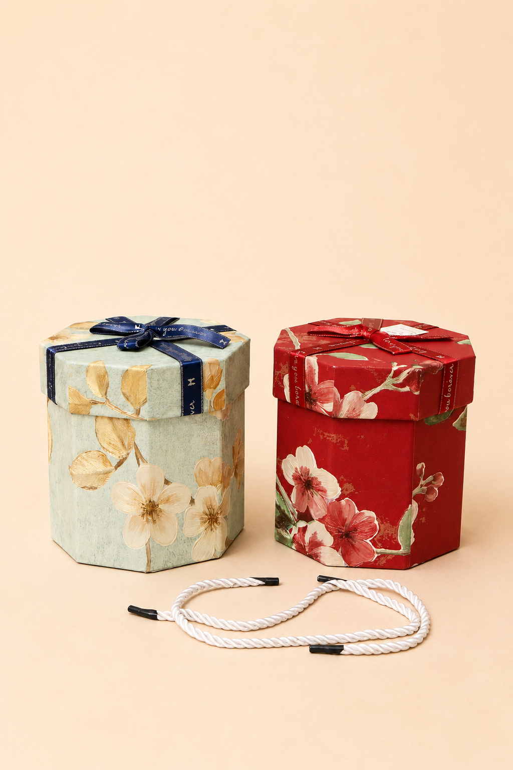 Hediyelik Kurdela Köşeli Karton Kutu (13x13 Cm) KOD: TUTKU-2803